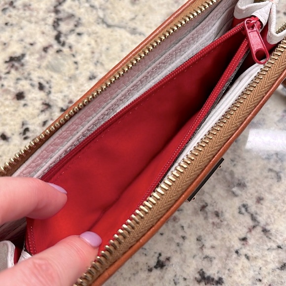 Dooney & Bourke Wallet NWOT - Picture 9 of 9